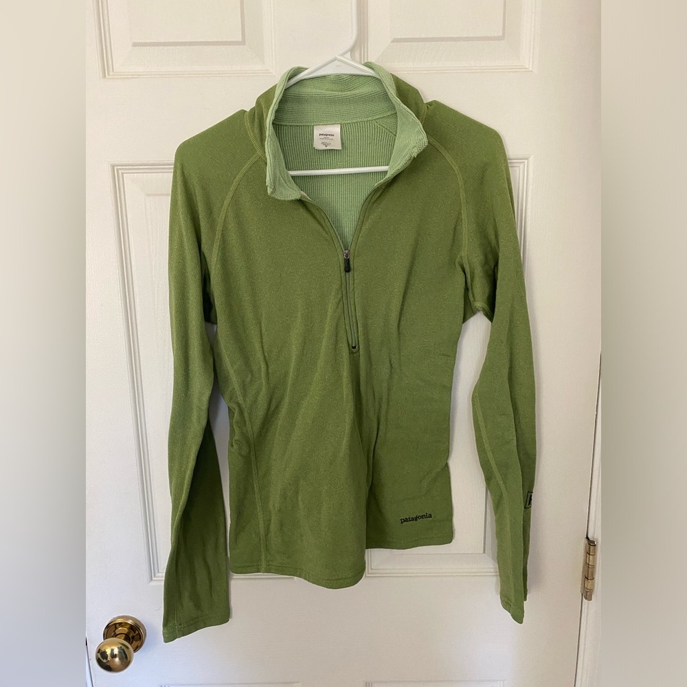 Patagonia quarter zip size medium